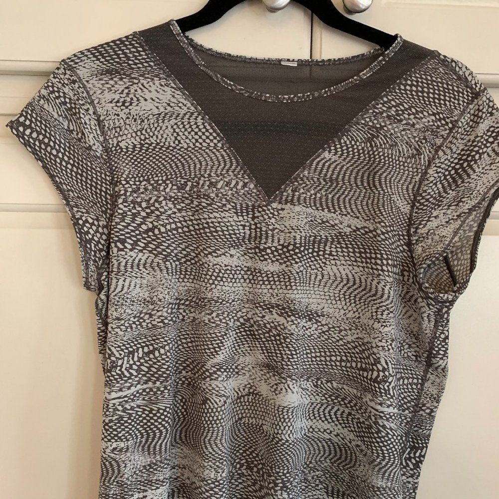 Lululemon work out shirt